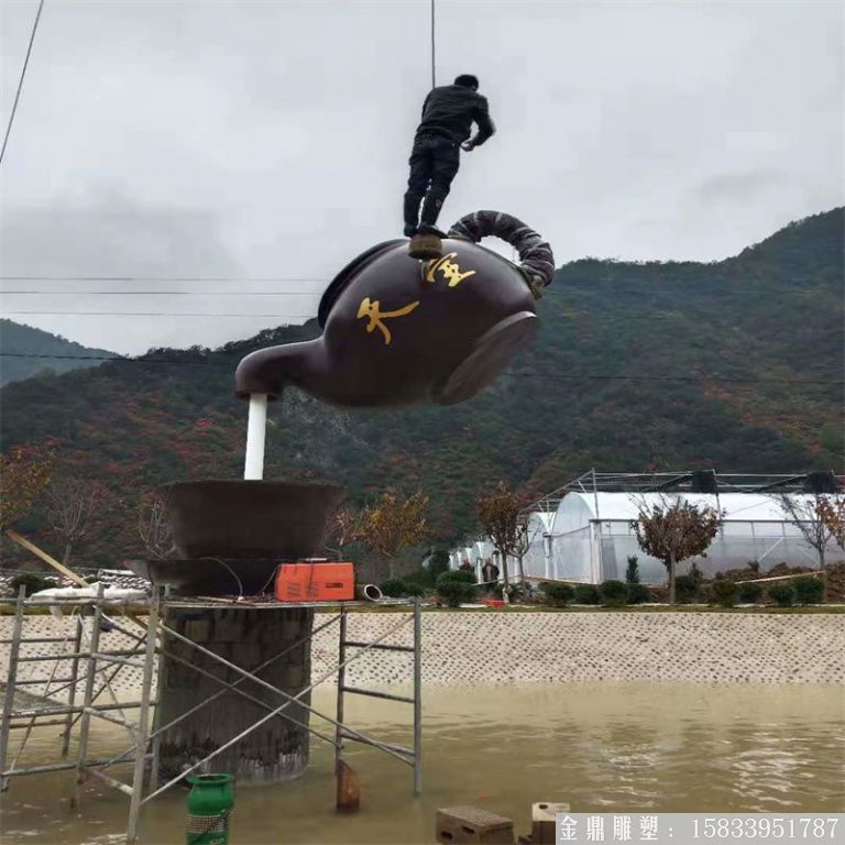 安徽玻璃鋼天壺雕塑案例，池塘水景流水壺11